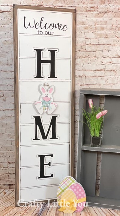 Unfinished kit measures apx. 5” and includes wooden MDF
•bunny with grooved ears
•wooden nose
•feet
•vinyl face

