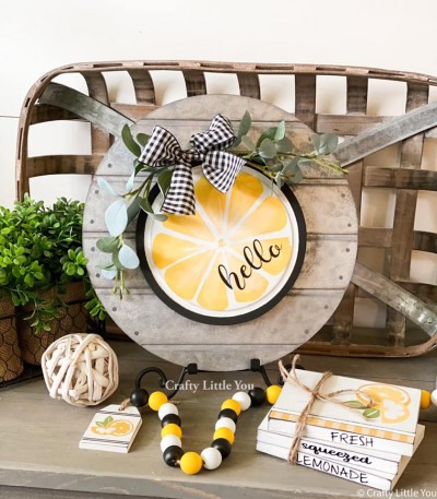 Unfinished kit measures 6.75”
And includes wooden MDF
•circle with grooves
•vinyl stencil
•1 Velcro
