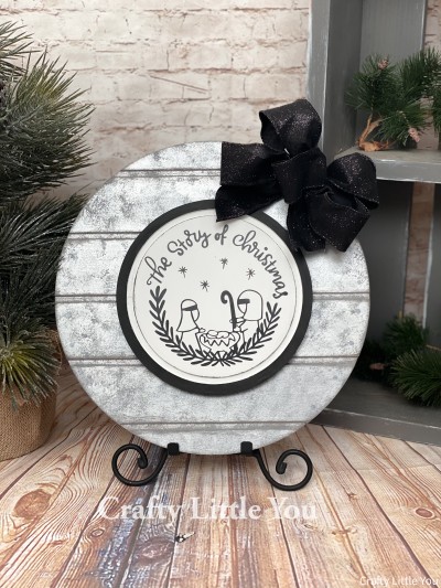 Unfinished kit measures 6.75” 
And includes wooden MDF 
•circle with grooves 
•vinyl 
•1 Velcro 
