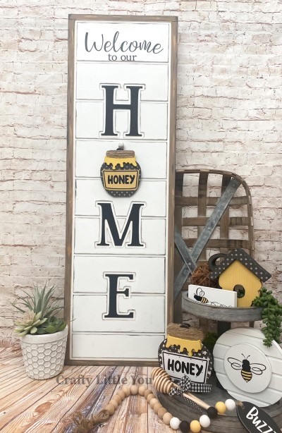 Unfinished kit measures apx. 5” and includes wooden MDF
•honey jar
•dripping honey overlay
•black vinyl
