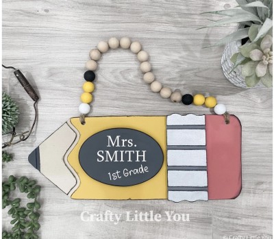 Unfinished kit measures 14” x 5.75” and includes wooden MDF: 
•pencil with grooves 
•oval and eraser overlays 
•teacher name and grade vinyl 