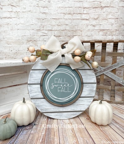 Unfinished kit measures apx. 6.75" and includes wooden MDF: 
* Circle with grooves 
* White vinyl 
* 1 Velcro 
