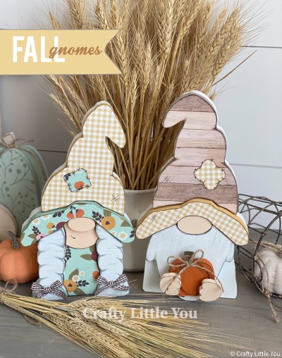 Unfinished kit includes wooden MDF: 
* 2 Hats
* 2 Brims
* 1 Pumpkin
* 10 Velcro