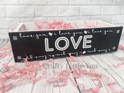 Unfinished kit measures apx. 13.5"x5" and includes wooden MDF: 
* Wooden sign with holes
* White vinyl