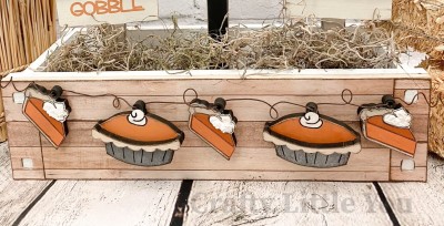 Unfinished kit measures apx. 13.5"x5" and includes wooden MDF: 
* 1 crate plaque with square holes
* 5 wooden pumpkin pies
* 2 pie crust overlays