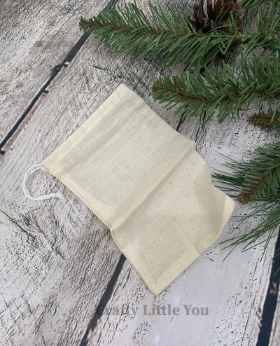 Kit includes:
* 1 drawstring canvas bag measuring apx. 4"x6".
