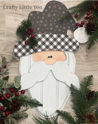 Unfinished kit measures apx. 14” tall and includes wooden MDF 
•face and hat
•beard and nose 
• mustache 
•hat brim 
 