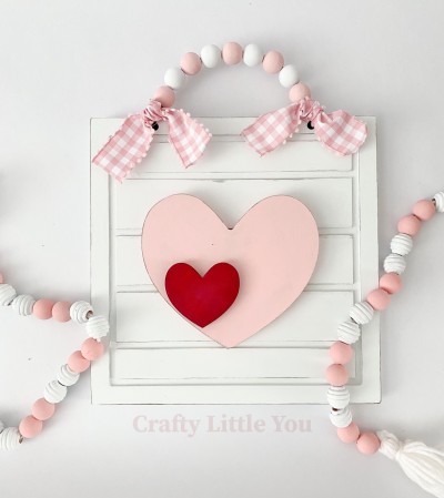 Unfinished kit measures apx. 10"x10" and includes wooden MDF: 
* 1 square plaque with grooves
* 2 heart overlays
