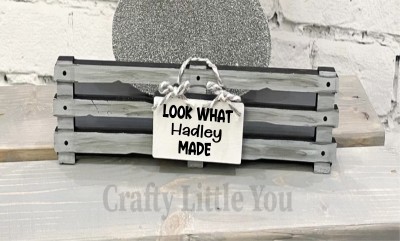Unfinished kit measures apx. 7.75"x2" and includes wooden MDF: 
* 1 rectangle base to display crafts
* 1 fence
* 1 sign
* Black personalized vinyl
(please specify Name wanted) 