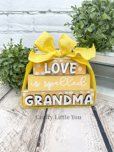 Unfinished kit measures apx. 7"x4.5" and includes wooden MDF:
* 3 wood blocks
* "LOVE" wood overlay letters
* "GRANDMA" wood overlay letters
* White vinyl
