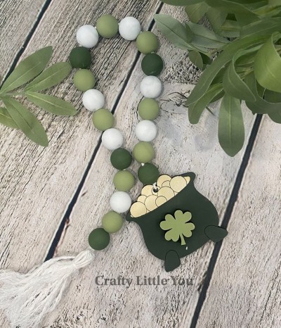 Kit measures apx. 3.5" and includes wooden MDF: 
* 1 pot of gold with grooved coins
* 1 shamrock overlay