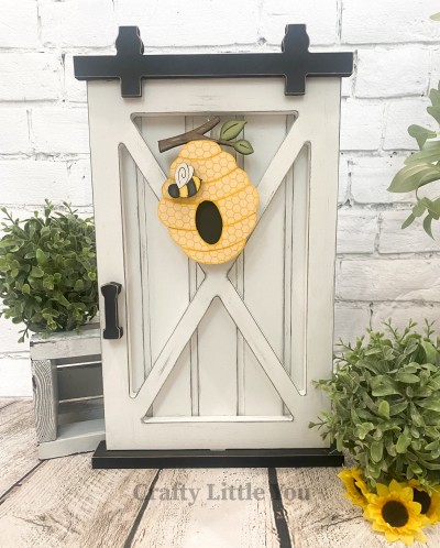 Unfinished kit measures apx. 5" and includes wooden MDF: 
* 1 beehive main piece with attached limb and leaves
* 1 beehive overlay with cut-out oval
* 1 bee overlay