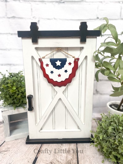 Unfinished kit includes wooden MDF:
* 1 bunting main piece
* 1 center piece overlay with star cut-outs
* 1 overlay star