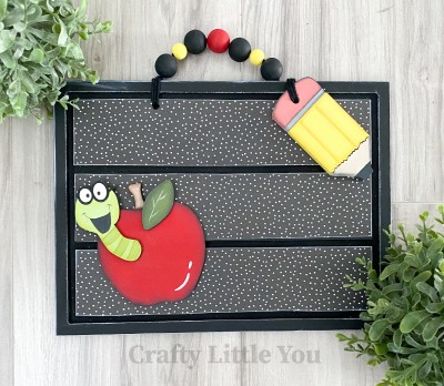 Unfinished kit measures apx. 8.5"x12" includes wooden MDF:
*1 rectangle board with grooves
*1 apple
*1 leaf overlay
*1 caterpillar overlay