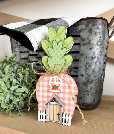 Unfinished kit measures apx. 7.5" tall and includes wooden MDF:
*1 carrot main piece
*1 leaf overlay
*1 window
*1 carrot box overlay
*1 door with attached fence
*1 awning overlay