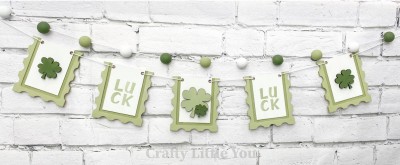 Unfinished kit measures apx. 5.5"x4.25" on plaque signs and includes wooden MDF:
* 5 plaques
* 4 shamrock overlays (1 large, 2 medium, 1 small)
* Vinyl stencil