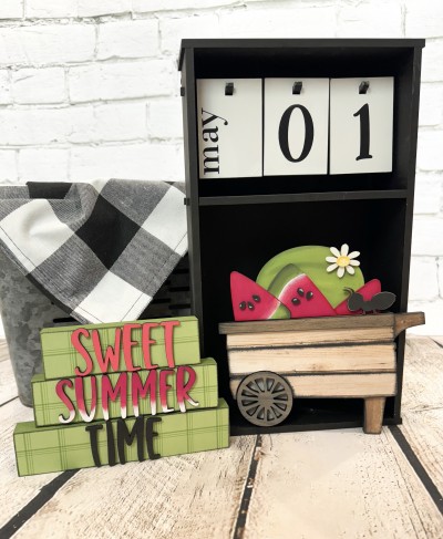 Unfinished kit measures apx. 7" tall and includes wooden MDF: 
*1 wagon main piece with connected watermelon
*1 wagon front overlay
*1 set of watermelon slices
*6 seeds
*1 wheel overlay
*1 flower with center overlay
*1 ant