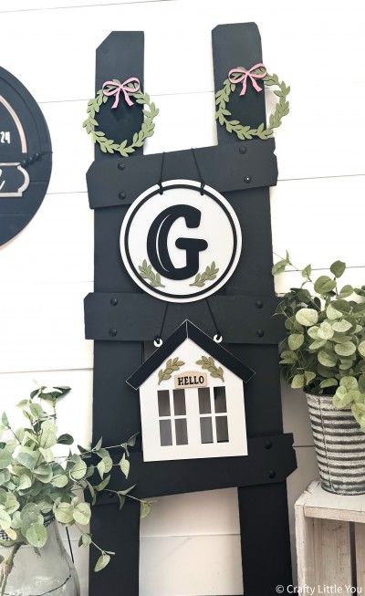 Unfinished kit measures 10.5" tall on House and includes wooden MDF: *1 House *2 roof overlays *1 “HELLO” engraved sign *4 leaf greenery *1 circle with smaller circle overlay *1 customized letter (please specify letter needed) *2 wreath’s with bow