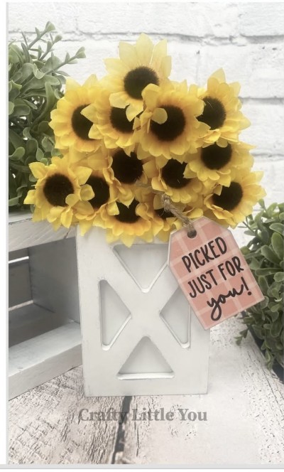 Unfinished kit measures apx. 8.5" and includes wooden MDF: 
* 1 flower main piece with grooved center and drilled holes
* 1 front box overlay
* 1 hanging tag
* Black vinyl