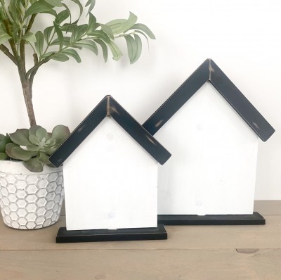 Unfinished kit measures apx. 10"x8" on the larger house, and includes wooden MDF: 
* 2 house backs with pegs
* 2 house roofs
* 2 bases with peg holes